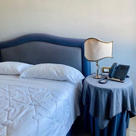 Hotel Saraceno Al Faro Таранто Екстериор снимка