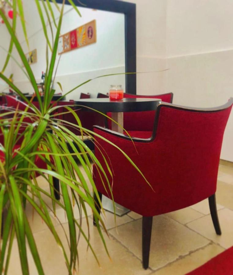 Hotel Saraceno Al Faro Таранто Екстериор снимка