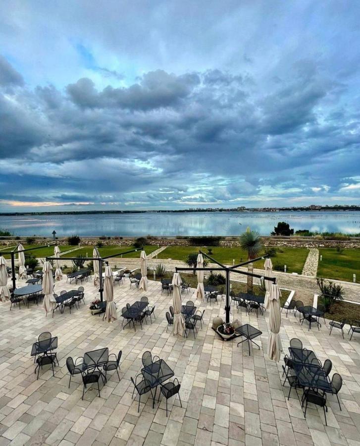 Hotel Saraceno Al Faro Таранто Екстериор снимка