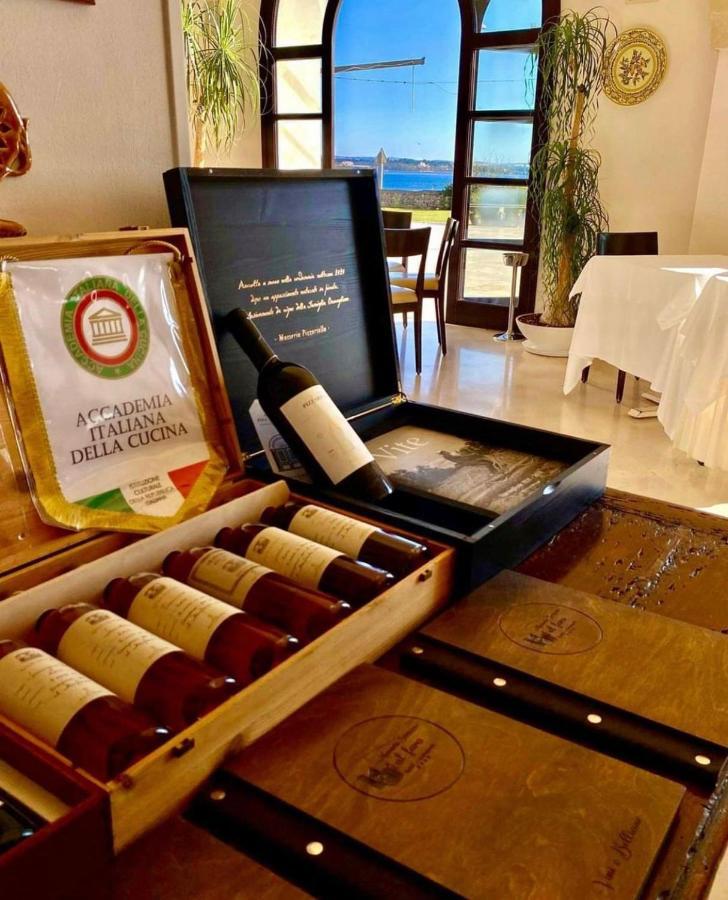 Hotel Saraceno Al Faro Таранто Екстериор снимка