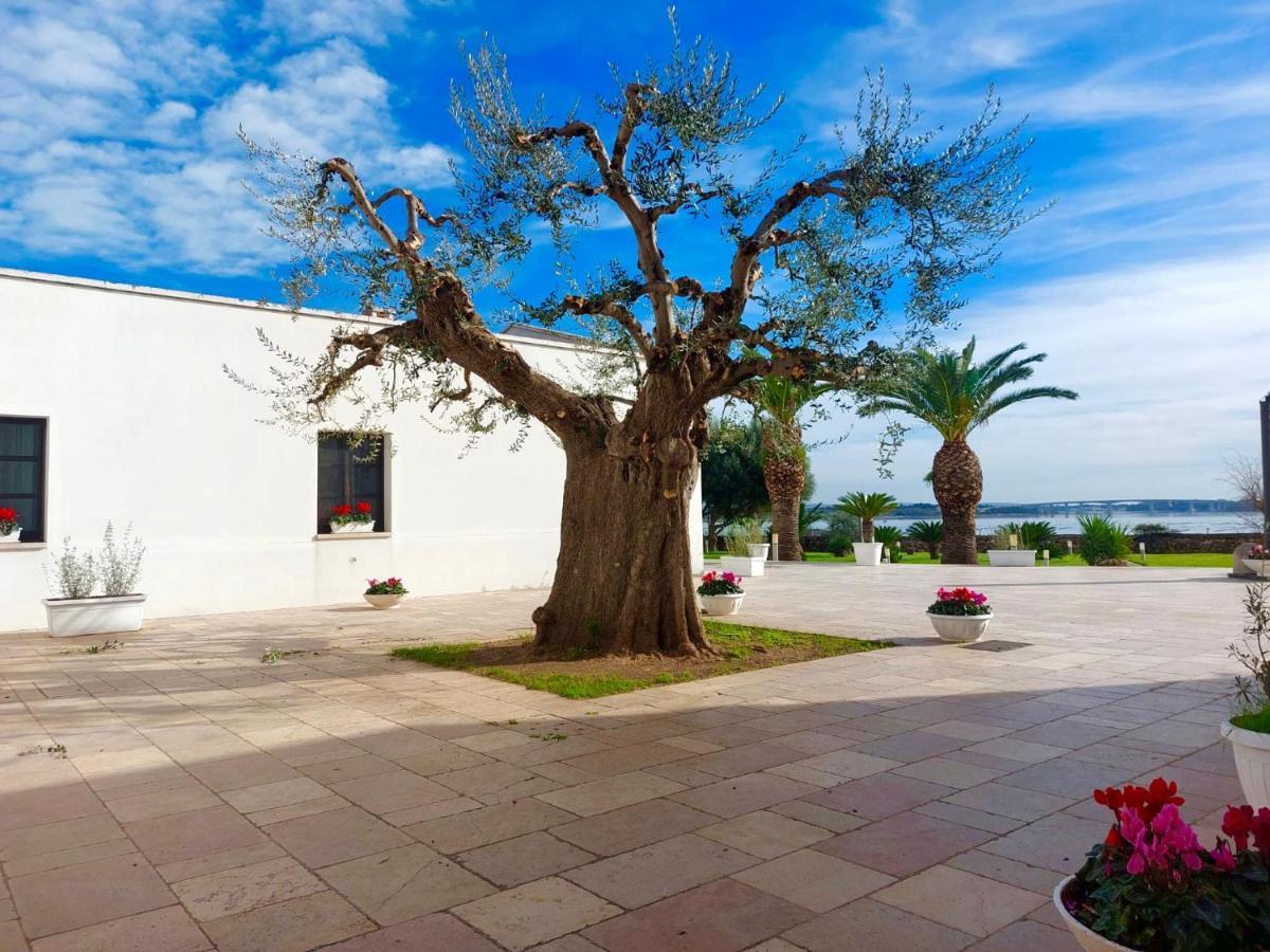 Hotel Saraceno Al Faro Таранто Екстериор снимка