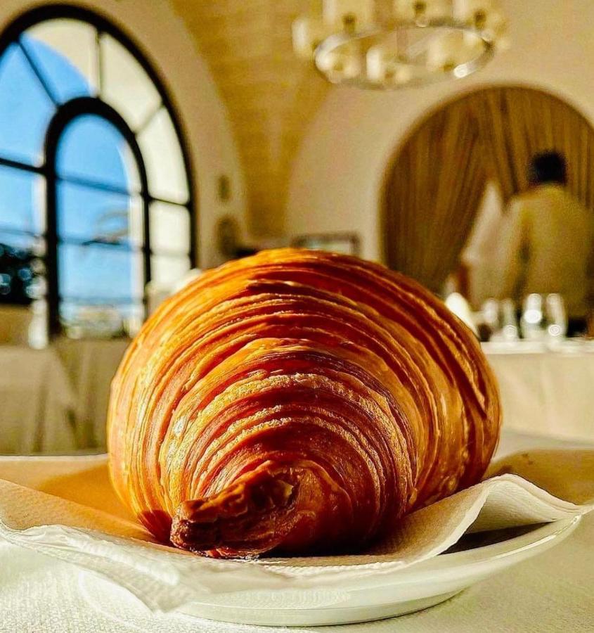 Hotel Saraceno Al Faro Таранто Екстериор снимка