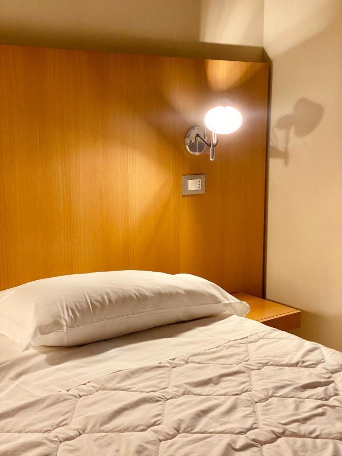 Hotel Saraceno Al Faro Таранто Екстериор снимка