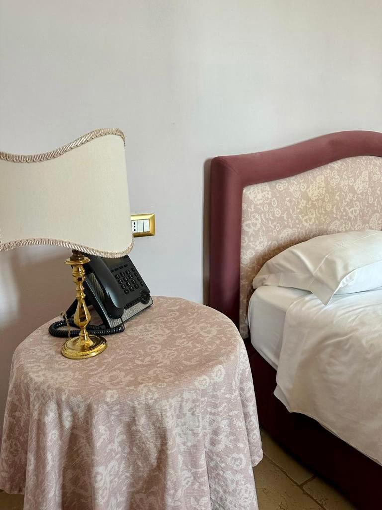 Hotel Saraceno Al Faro Таранто Екстериор снимка