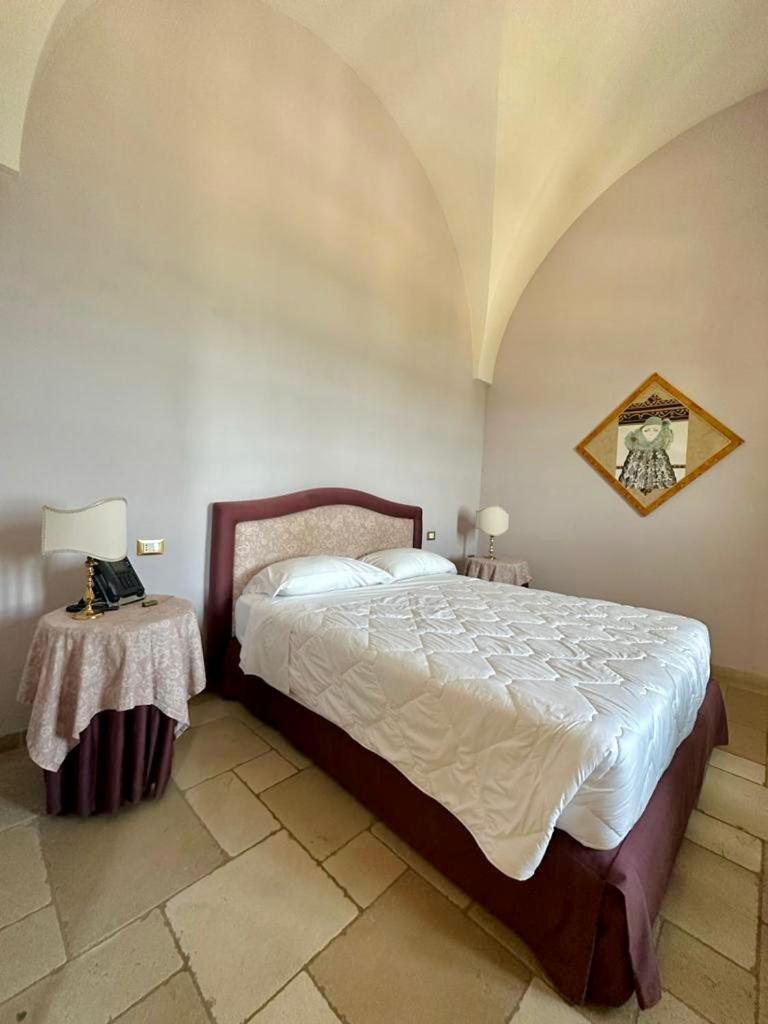 Hotel Saraceno Al Faro Таранто Екстериор снимка