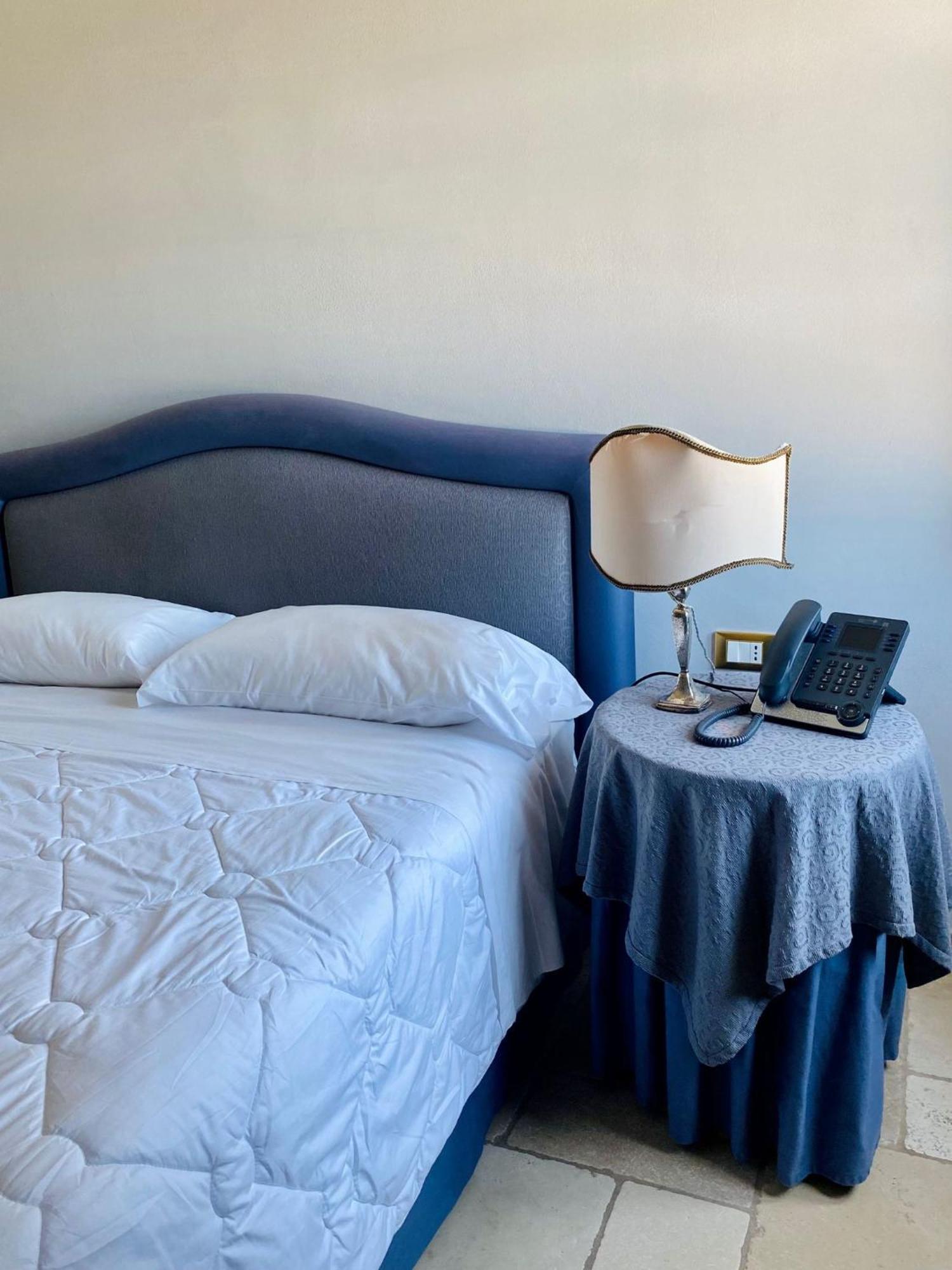 Hotel Saraceno Al Faro Таранто Екстериор снимка