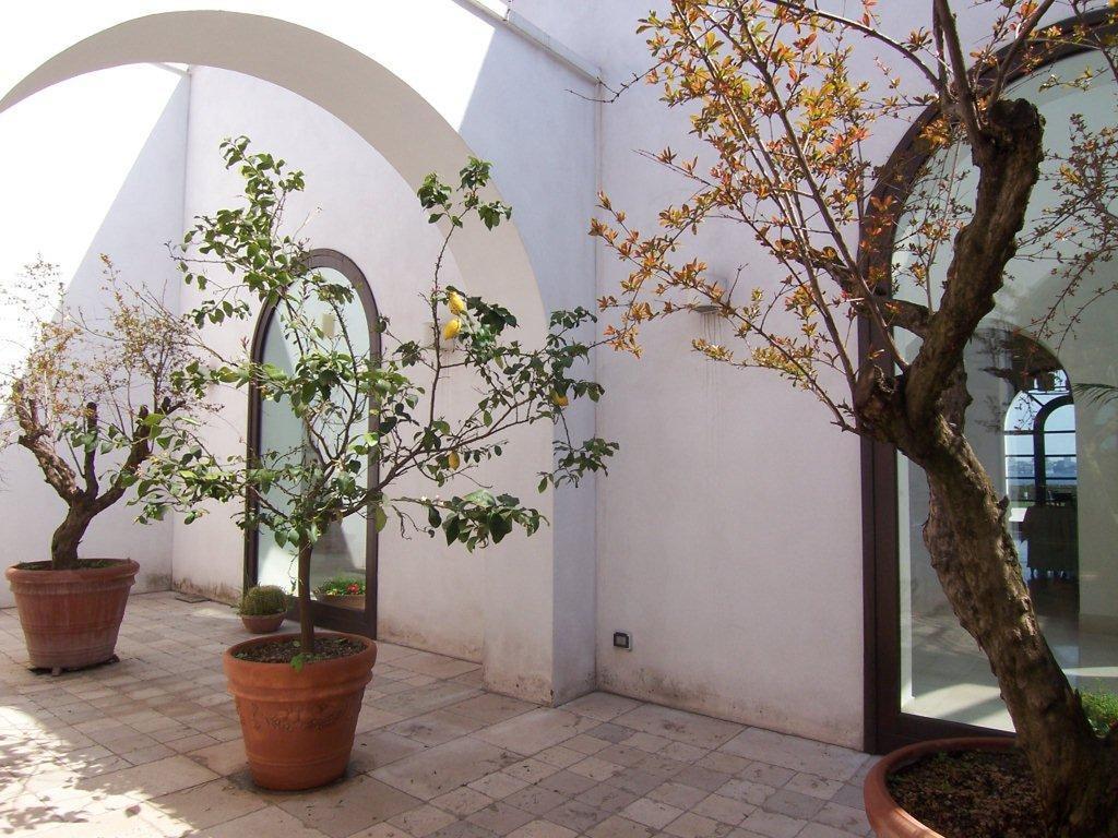Hotel Saraceno Al Faro Таранто Екстериор снимка