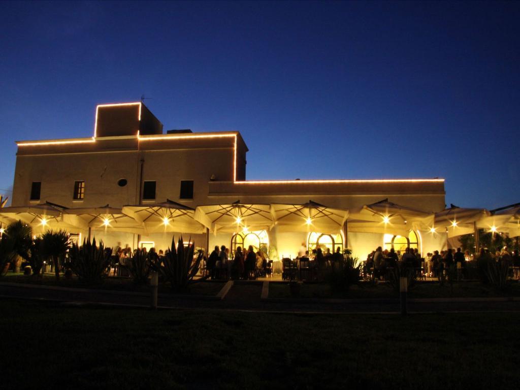 Hotel Saraceno Al Faro Таранто Екстериор снимка