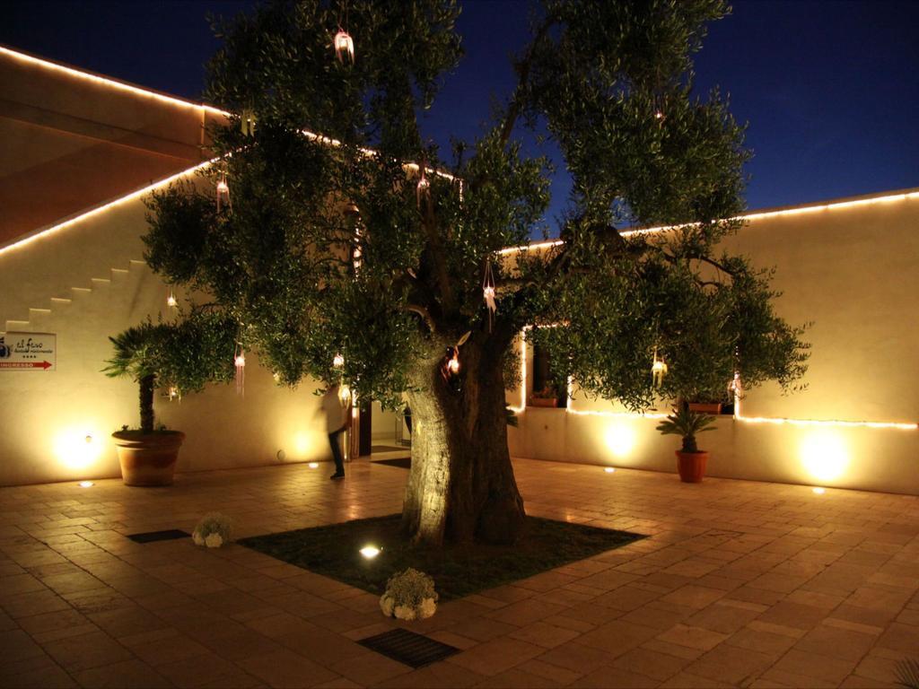 Hotel Saraceno Al Faro Таранто Екстериор снимка