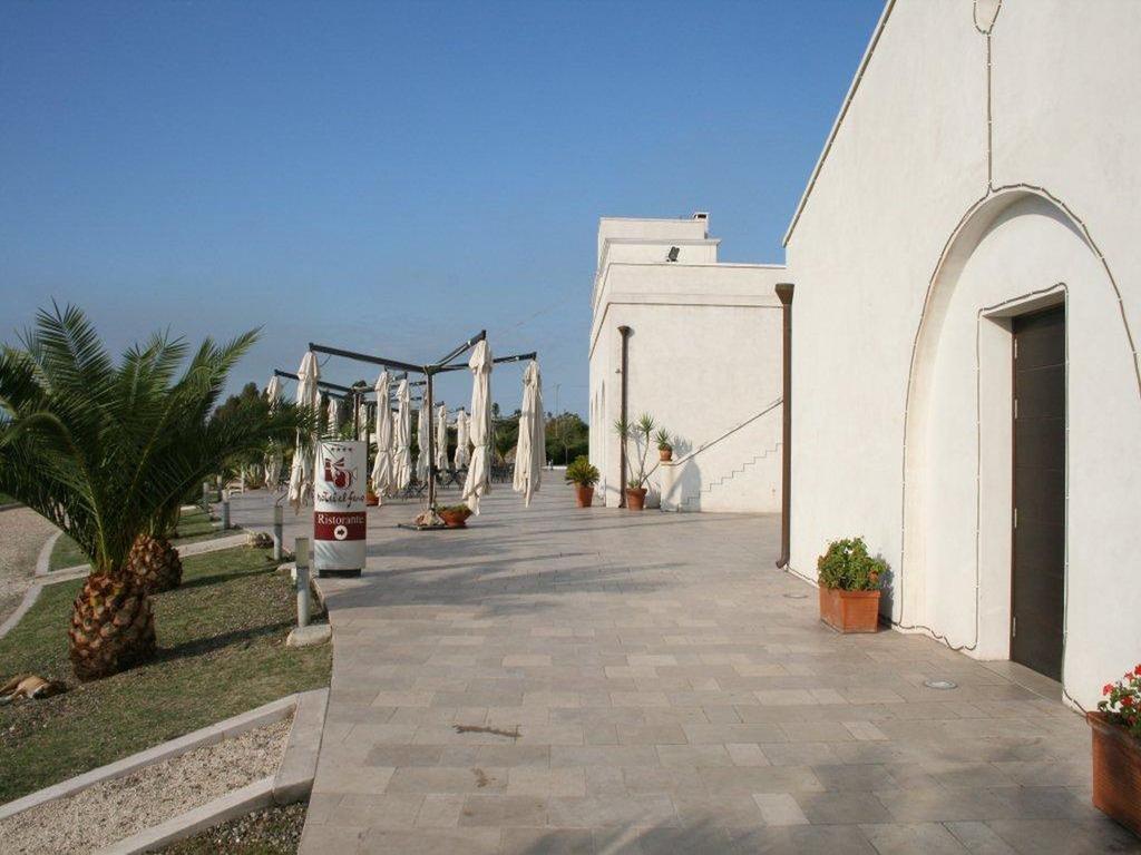 Hotel Saraceno Al Faro Таранто Екстериор снимка