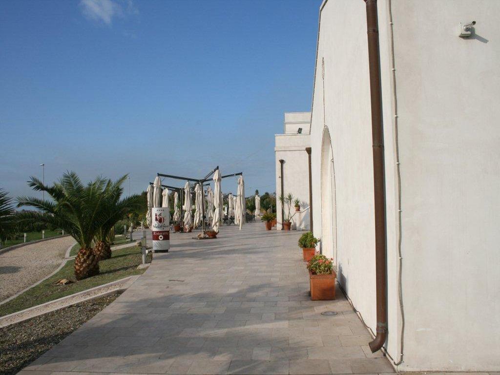 Hotel Saraceno Al Faro Таранто Екстериор снимка