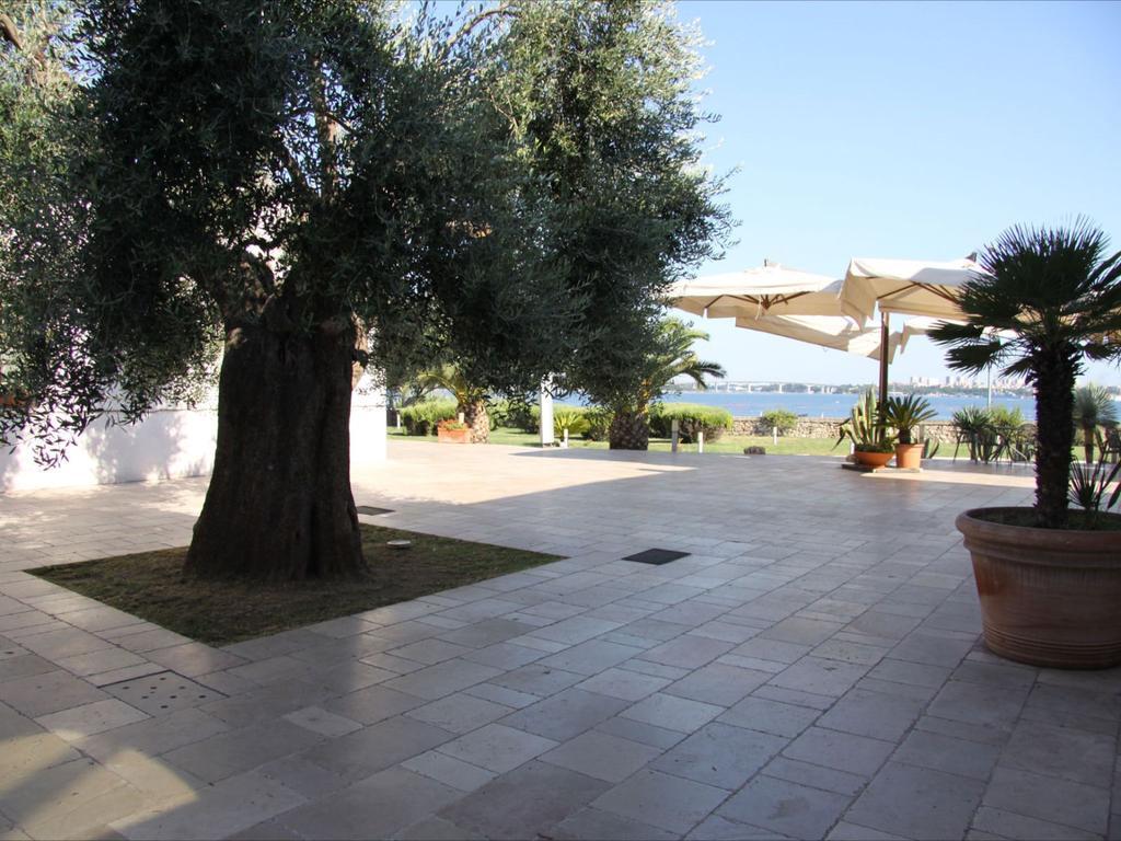 Hotel Saraceno Al Faro Таранто Екстериор снимка