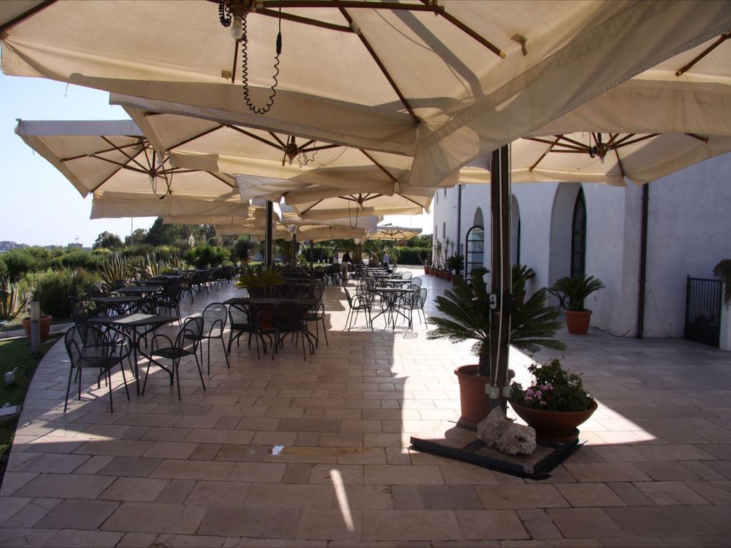 Hotel Saraceno Al Faro Таранто Екстериор снимка
