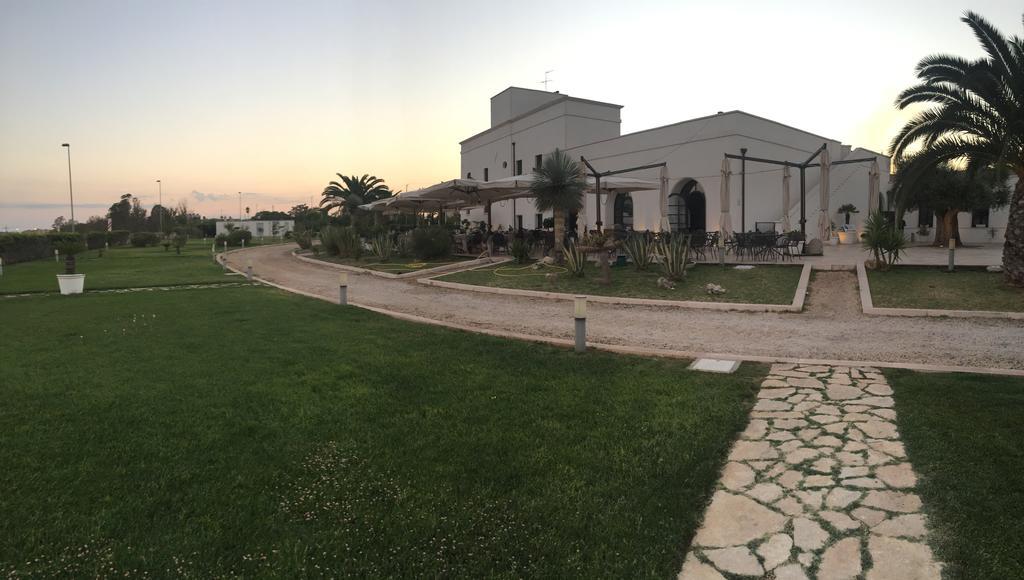 Hotel Saraceno Al Faro Таранто Екстериор снимка