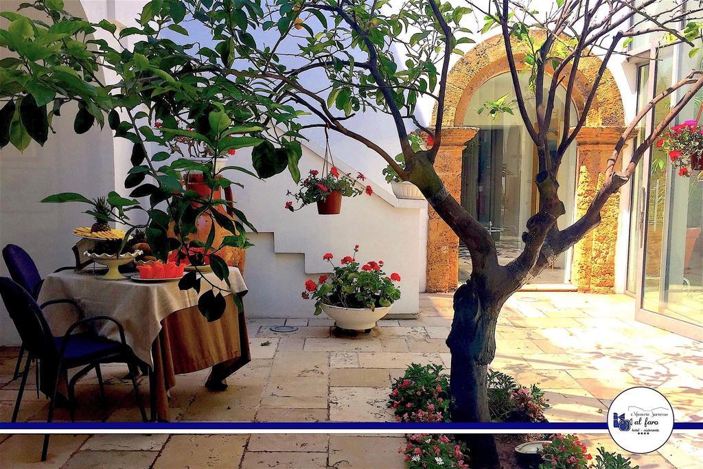 Hotel Saraceno Al Faro Таранто Екстериор снимка