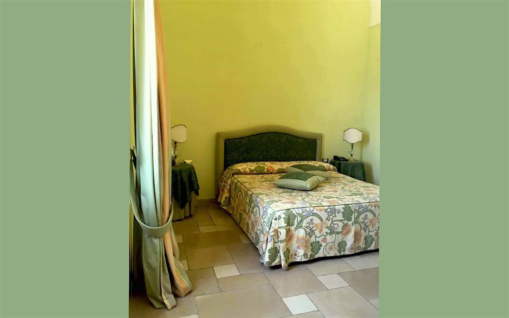 Hotel Saraceno Al Faro Таранто Екстериор снимка