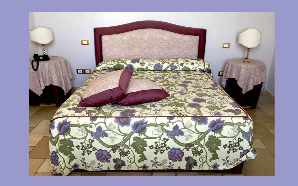 Hotel Saraceno Al Faro Таранто Екстериор снимка